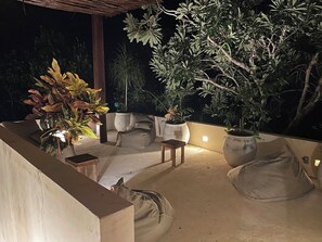 Terrace/patio - Lush Jungle Design Villa: Secluded Paradise with Infinity Pool (Tulum)