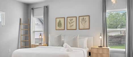 3 habitaciones, escritorio, tabla de planchar con plancha y wifi