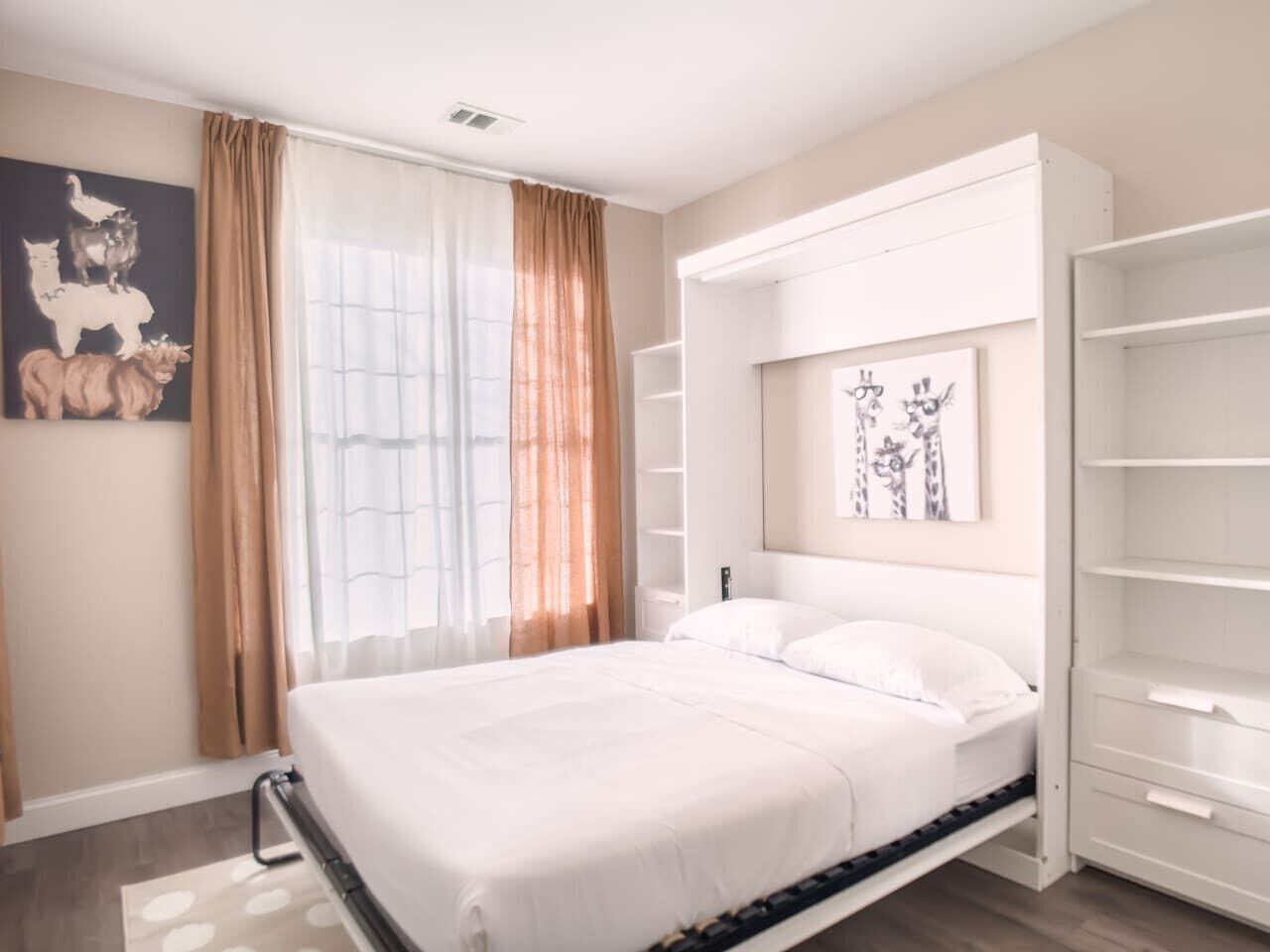 8 bedrooms, in-room safe, desk, iron/ironing board