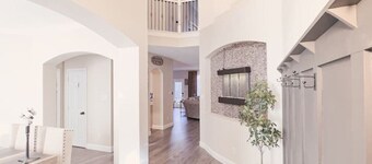Modern Spacious 7 BR Movie, Game Room & King Beds