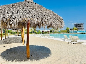 Pool - Enjoy the beach-style pool with views by GPS (Mazatlán)