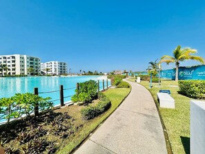 Property grounds - Enjoy the beach-style pool with views by GPS (Mazatlán)