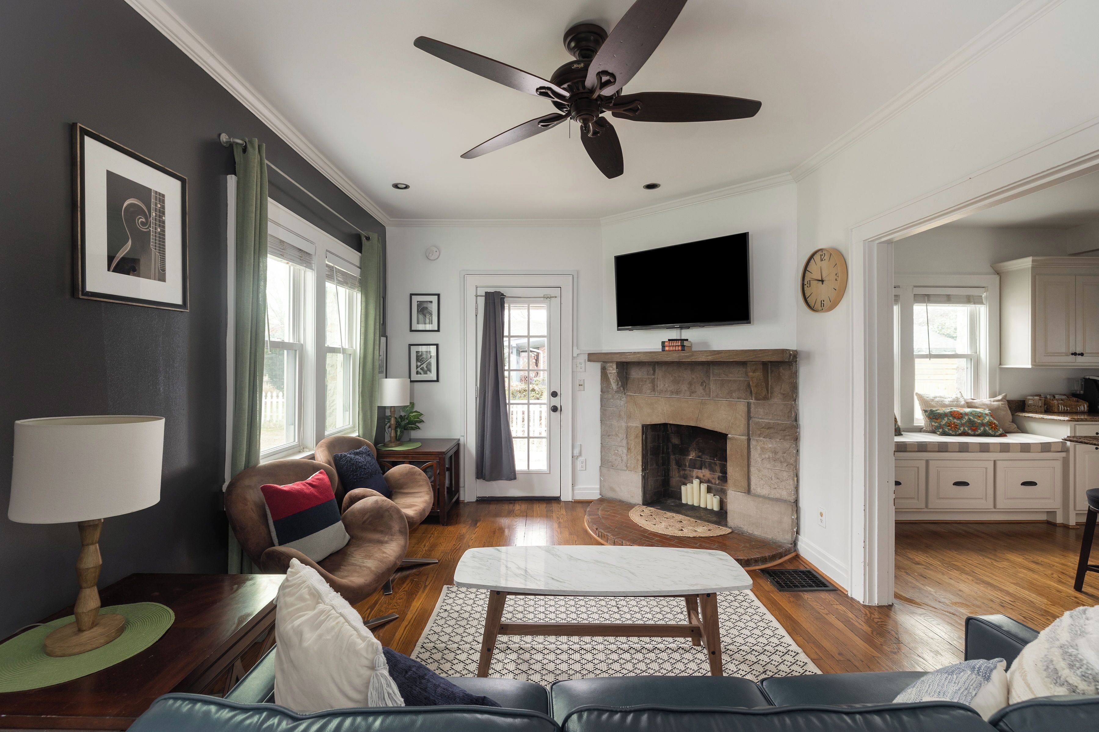TV, fireplace