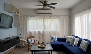 Smart TV - Enjoyable 3-bedroom villa with AC in sunny Juan Dolio Private Famil friendly. (Juan Dolio)