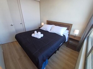 Room - Cozy and easily accessible apartment, with a view of the mountain range. (Santiago)
