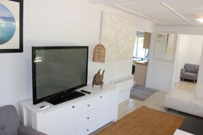 Living area - beachside garden retreat 5 min walk to beach, cafe's, supermarket. (McCrae)