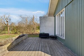 Terrace/patio - Cozy holiday home near the beach and Gilleleje (Gilleleje)