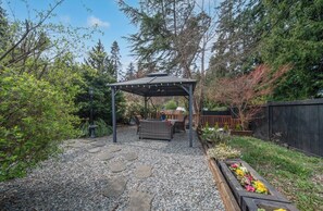 Property grounds - Large 2 bedroom suite with backyard (Sooke)