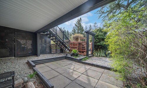 Large 2 bedroom suite with backyard