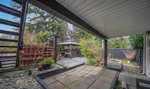 Large 2 bedroom suite with backyard