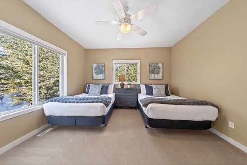 Timberline Crest | Balcony | Backyard | Pets Ok