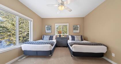 Timberline Crest | Balcony | Backyard | Pets Ok