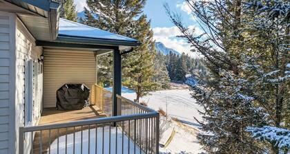 Timberline Crest | Balcony | Backyard | Pets Ok