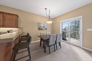 Dining - Timberline | 2 Full Suites | Backyard | Pets Ok (Invermere)