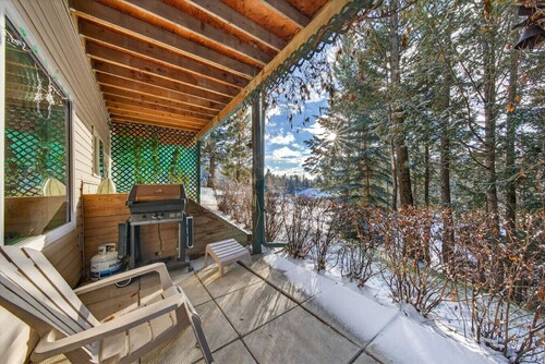 Timberline | 2 Full Suites | Backyard | Pets Ok