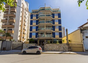 House - Apto a 750m da Praia da Enseada com Ar e Wi-fi (Guarujá)