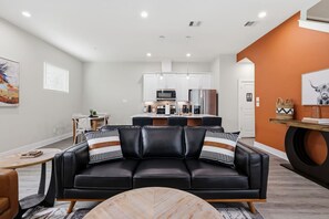 TV - Texas Stylish Living North of Downtown Houston! (Houston)