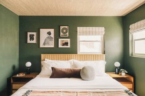 5 bedrooms, desk, iron/ironing board, WiFi - Luxury Japandi Retreat w/ Hot Tub Near Denver & Boulder (Westminster)