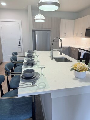 Fridge, microwave, oven, stovetop - Frisco Cozy & Lux 2BR+King Bed Walk to Toyota stadium FIFA26 (Frisco)