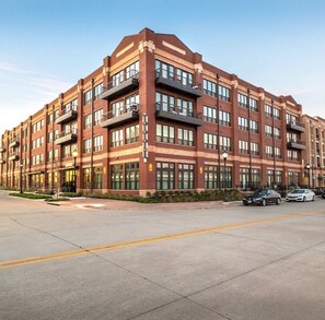 Exterior - Frisco Cozy & Lux 2BR+King Bed Walk to Toyota stadium FIFA26 (Frisco)