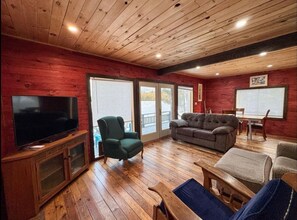 Living area - Enjoy this charming lakefront retreat in Maine with beautiful views! (Lincoln)