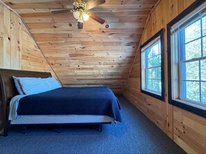 Room - Enjoy this charming lakefront retreat in Maine with beautiful views! (Lincoln)