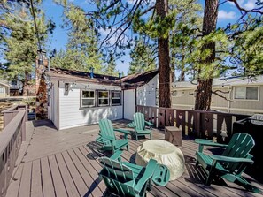 Terrace/patio - Eagle Point Walk to Lake & Hot Tub (Big Bear Lake)
