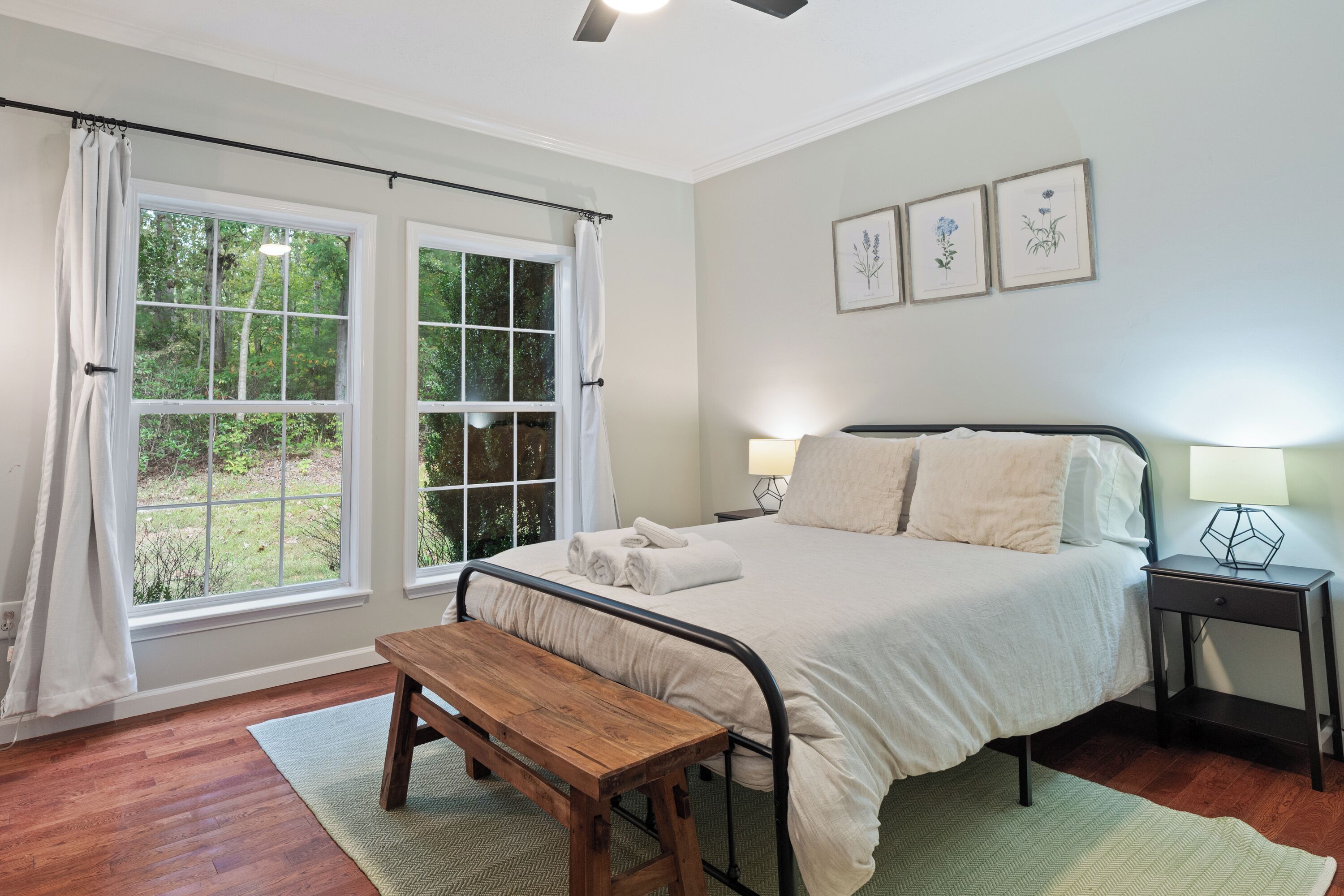 3 bedrooms, iron/ironing board, free WiFi, bed sheets
