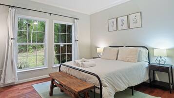 3 bedrooms, iron/ironing board, free WiFi, bed sheets