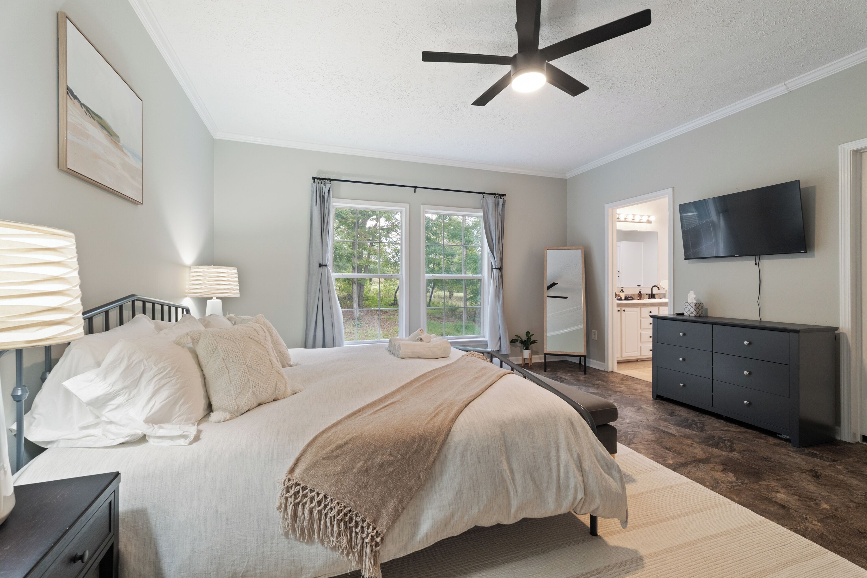 3 habitaciones, tabla de planchar con plancha y wifi gratis 