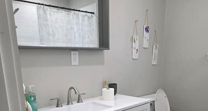 Cozy 3 Bed 1 Bath Full Home