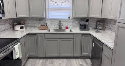 Cozy 3 Bed 1 Bath Full Home
