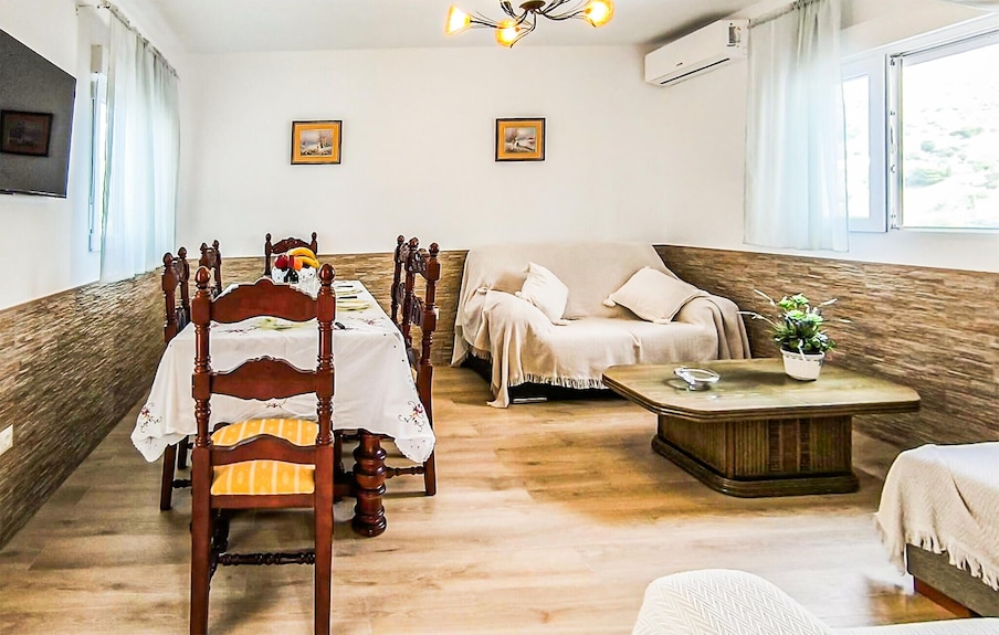 Lovely Home In Totalan With Wifi - Rincón de la Victoria