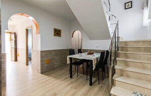 Dining - Lovely home in Totalan with WiFi (Totalan)