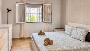 3 室のベッドルーム、旅行用ベビーベッド、WiFi (無料)