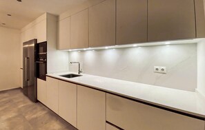 Microondas, horno, placa de cocina, lavavajillas