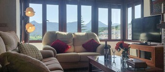 Awesome home in Prado del Rey