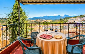 Outdoor dining - Stunning home in Prado del Rey (prado del Rey)