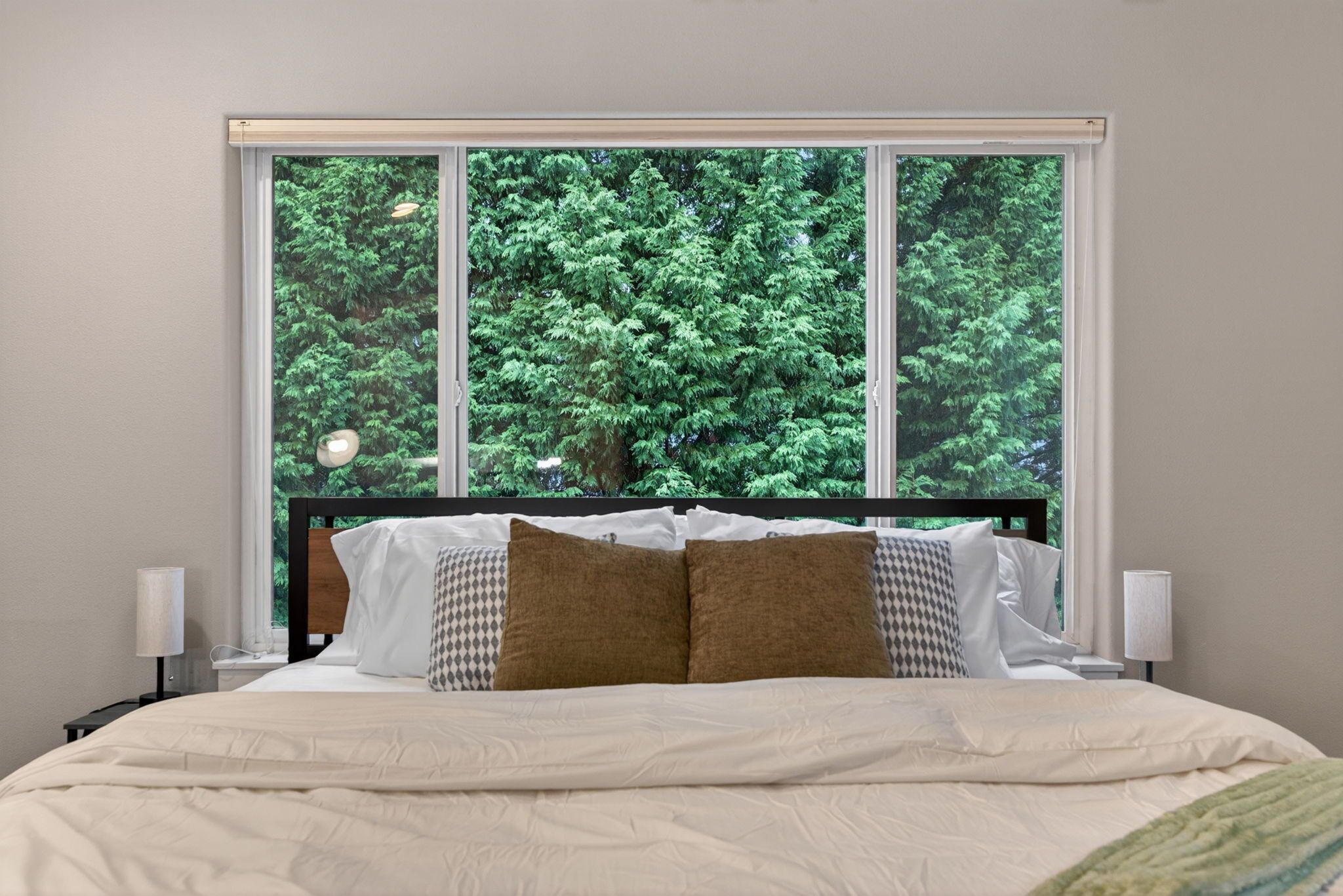 3 habitaciones, tabla de planchar con plancha, wifi y ropa de cama 