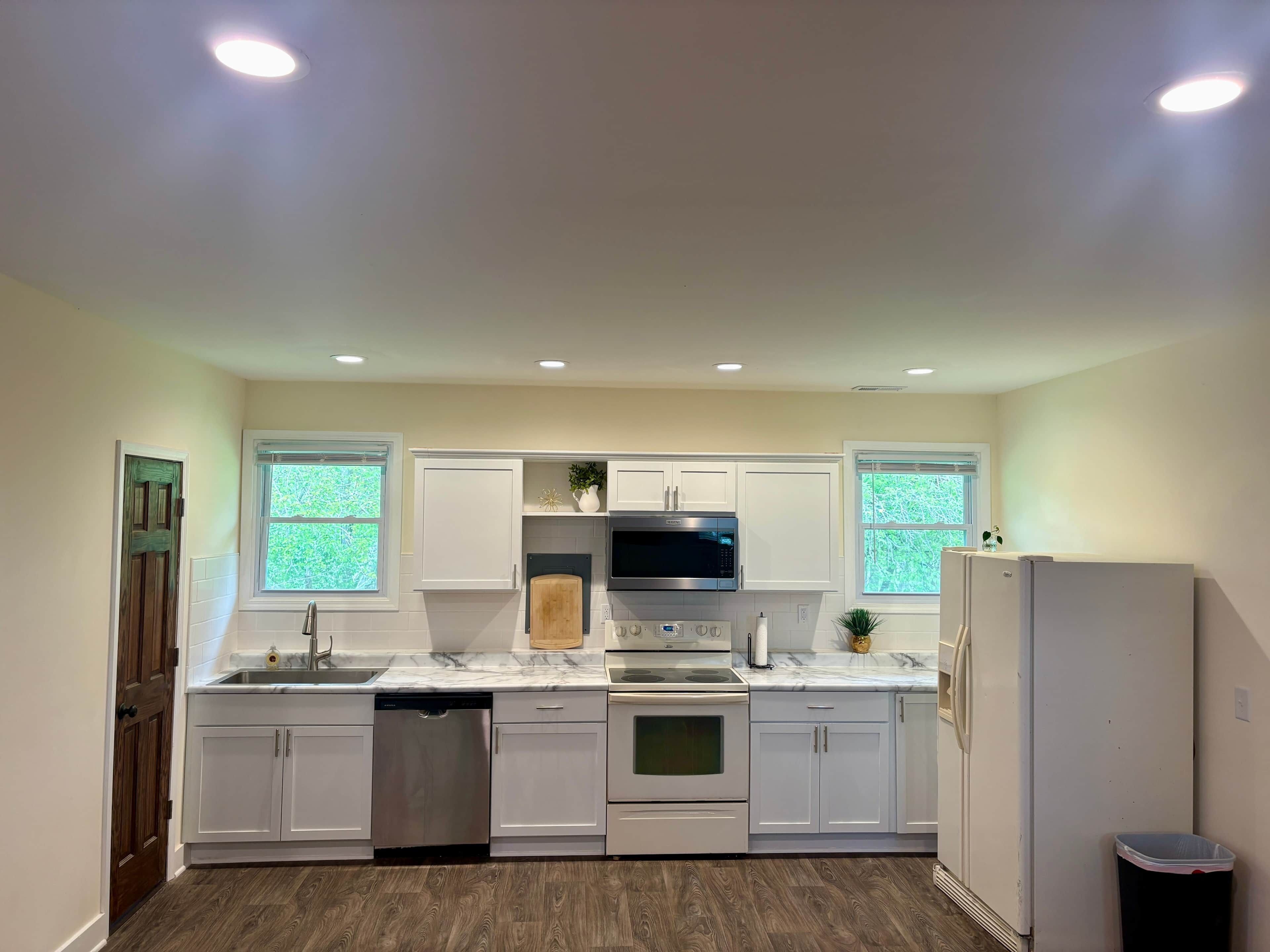 Fridge, stovetop