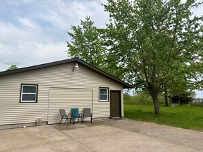 Exterior - Guesthouse on Mississippi River Estate (Nauvoo)