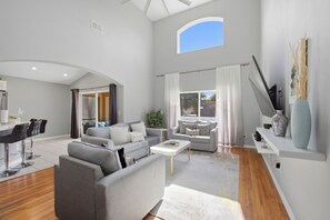 TV, video games, table football, offices - Epic Sunshine Corner Retreat at Solana Resort (Davenport)