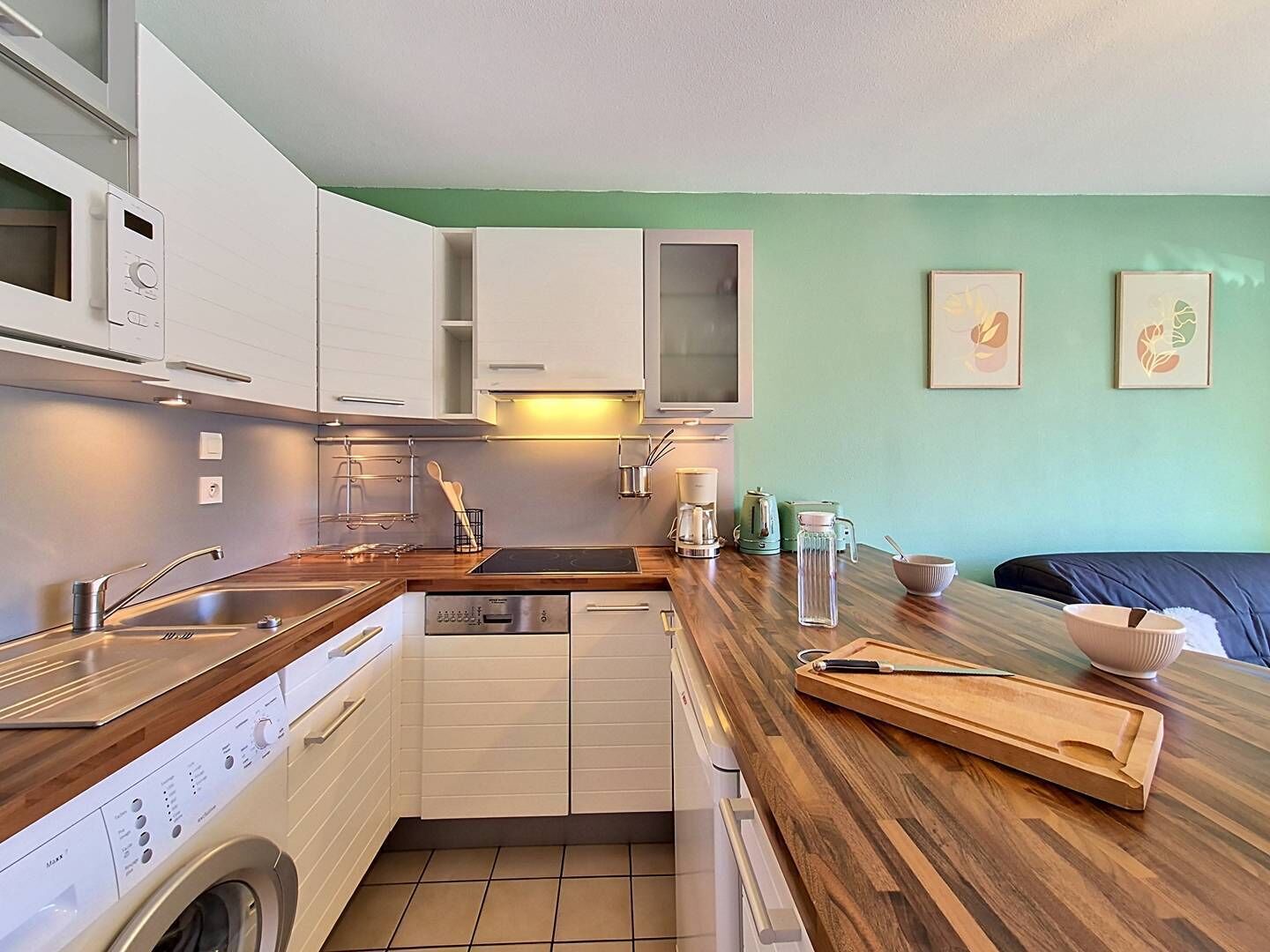 Fridge, oven, dishwasher, toaster