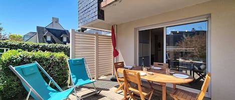 屋外ダイニングエリア