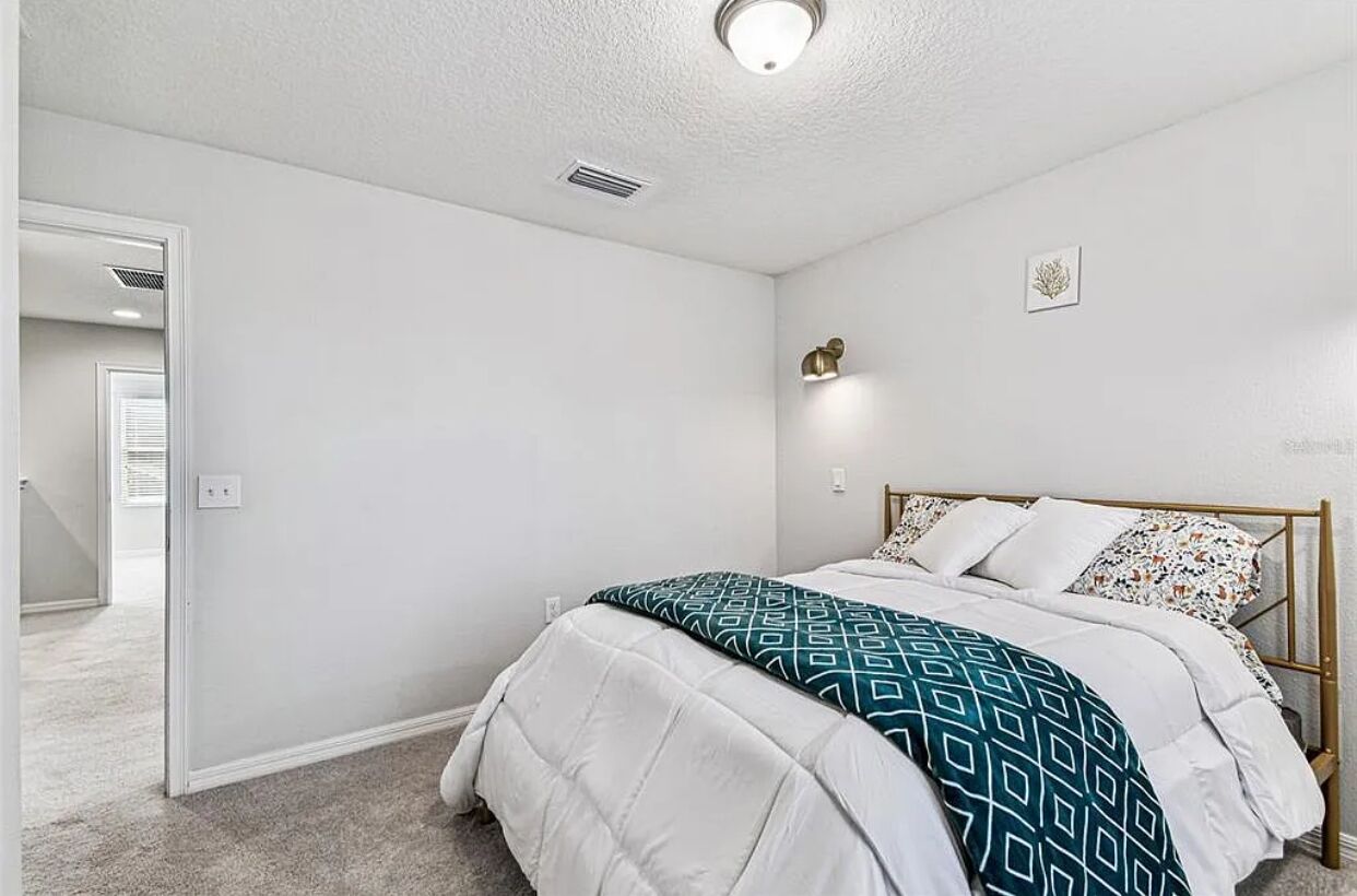 3 habitaciones, tabla de planchar con plancha, wifi y ropa de cama 