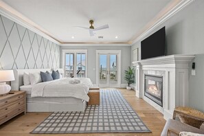 6 habitaciones, escritorio y tabla de planchar con plancha 