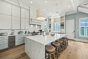 Fridge, microwave, oven, stovetop - Expansive Home with Stunning Ocean Views (Galveston)