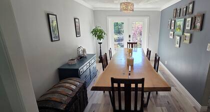 3-bedroom house with backyard, patio and hot-tub