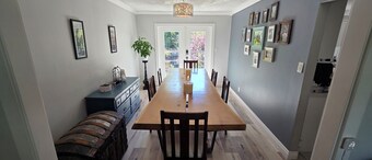 3-bedroom house with backyard, patio and hot-tub
