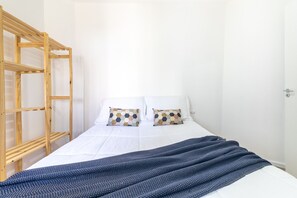 1 chambre, fer et planche à repasser, Wi-Fi gratuit, draps fournis